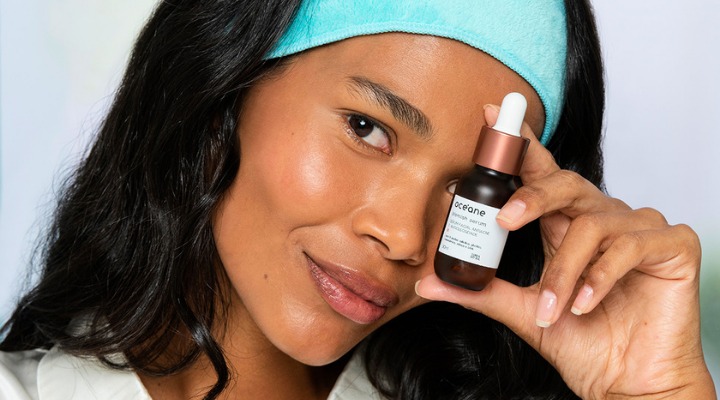 modelo mostrando sérun