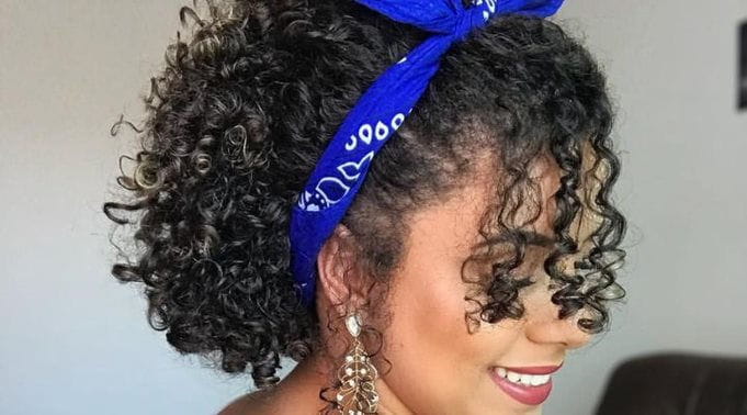 Penteado para Cabelo Cacheado: 10 cortes para o dia ou festa