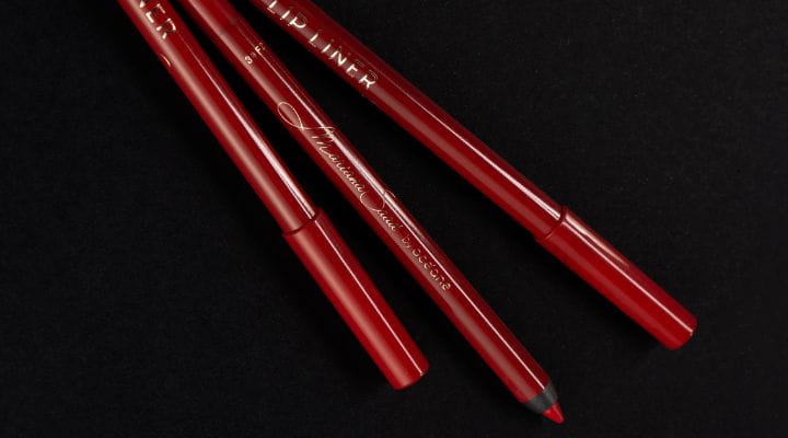 Imagem de três lip liner's vermelho da linha Mari Saad.