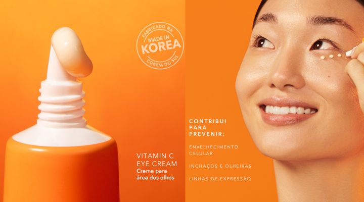 Uma foto da embalagem do creme para os olhos com vitamina C e outra foto da uma mulher aplicando esse creme.