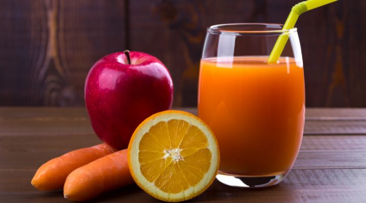 imagem de um copo com suco de frutas
