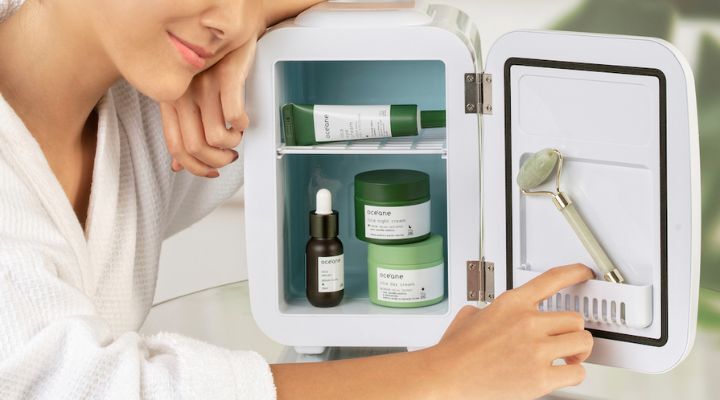 geladeira de skincare com produtos oceane dentro