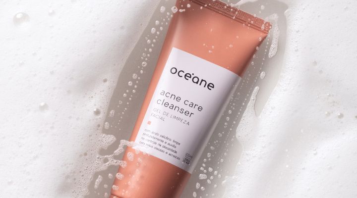 Gel de limpeza para acne Oceâne em fundo branco