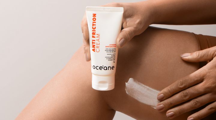 Creme anti-fricção sendo aplicado na pele