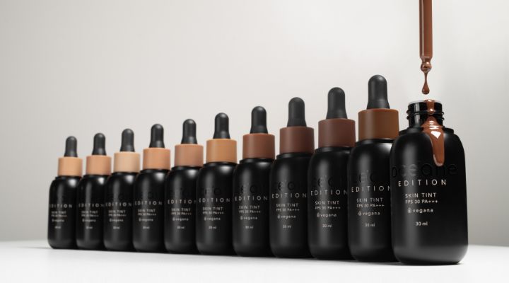 Frascos de tintura para a pele em várias tonalidades.