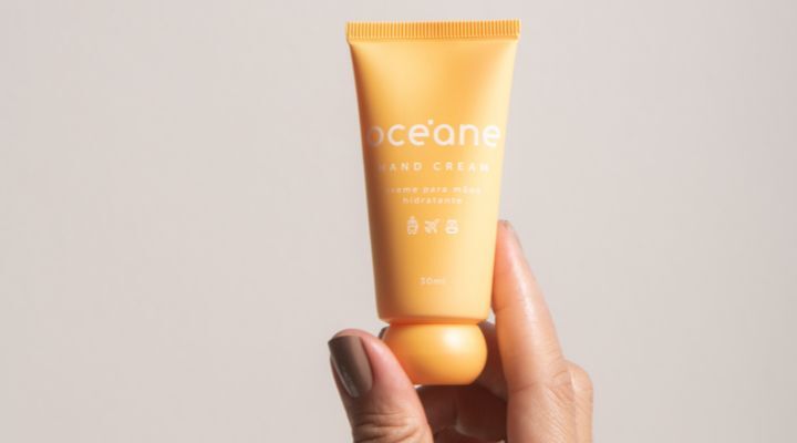 Creme para mãos Oceane em tubo amarelo