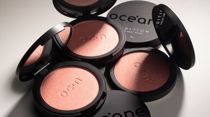 Pó blush em tons variados da marca Oceane