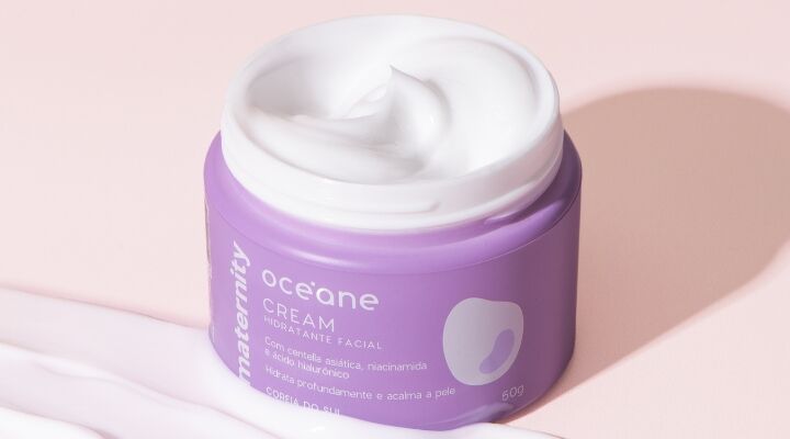 Creme hidratante facial Oceane em embalagem roxa.