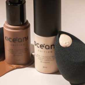 Fundação facial e esponja de maquiagem Océane